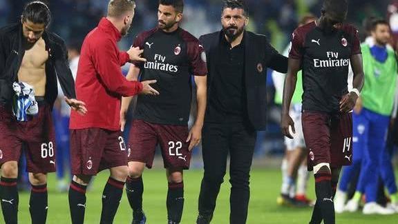 热议成都被罚：想出前5排空场的是人才；应重罚肇事者轻罚俱乐部（成都被罚引热议：前五排空座成妙招，呼吁重罚肇事者、从轻处理俱乐部）