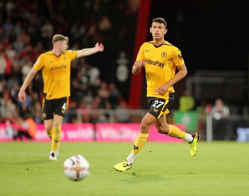 狼队2分垫底创英超尴尬纪录，魔鬼赛程恐让保级希望提前破灭（狼队仅2分垫底创英超尴尬纪录，魔鬼赛程或令保级前景堪忧）