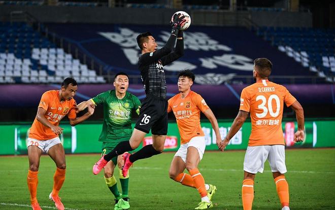 客场龙！掘金斩获赛季客场10连胜，继续刷新队史纪录（掘金客场10连胜，队史纪录再度刷新）