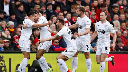 本赛季五大联赛俱乐部进球榜TOP5：拜仁11轮41球第1，巴萨第2（本季五大联赛进球榜前五：拜仁11轮轰41球领跑，巴萨位列次席）