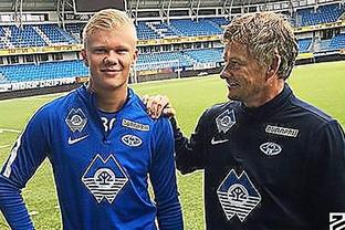 西甲-拉菲尼亚双响德容破门 巴萨5-1马略卡（西甲：拉菲尼亚梅开二度，德容建功，巴萨5-1大胜马略卡）