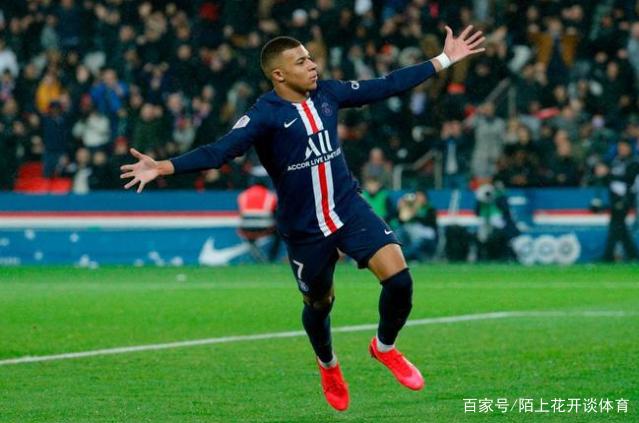 记者晒视频：钟义浩现场观看海牛比赛，海牛进球后他兴奋鼓掌（记者晒视频：钟义浩现场观战海牛，破门瞬间激动鼓掌）