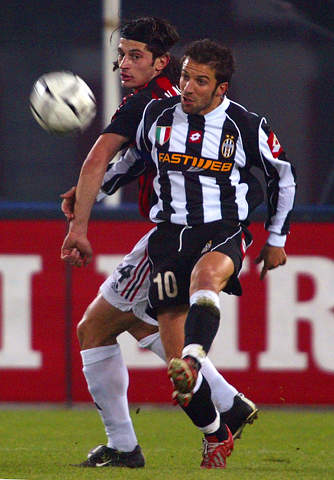 米兰欲用恩昆库换莱万遭巴萨否认（巴萨否认米兰以恩昆库交换莱万的传闻）