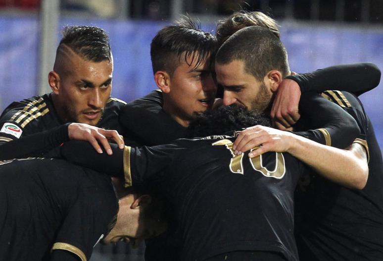 武汉盛帆黄鹤女篮斩获三连胜，队长王佳琦砍下本赛季首个“三双”（武汉盛帆黄鹤女篮豪取三连胜，队长王佳琦收获赛季首个三双）