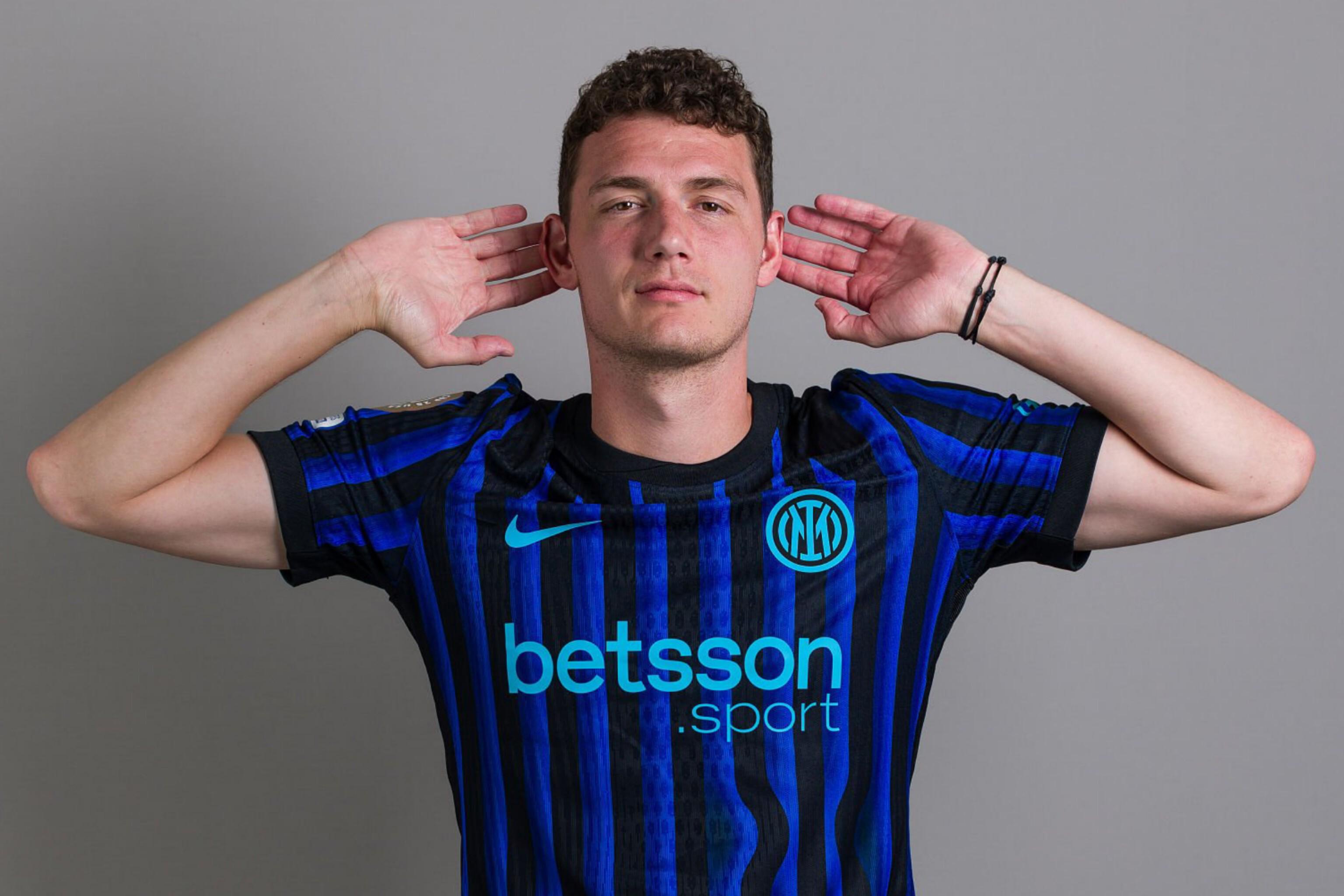 全市场：尤文与那不勒斯对格雷茨卡有意，正关注其续约情况（全市场：尤文、那不勒斯有意格雷茨卡，密切关注续约进展）