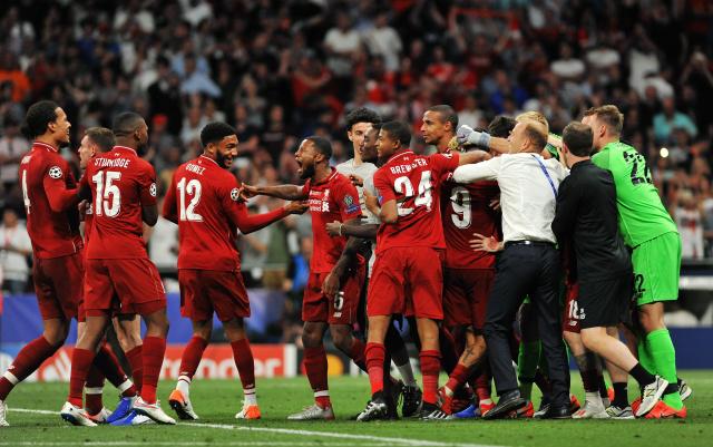 因右踝发炎，朗尼克取消了担任阿森纳vs拜仁解说嘉宾的计划（受右踝炎症影响，朗尼克取消参与阿森纳vs拜仁解说）