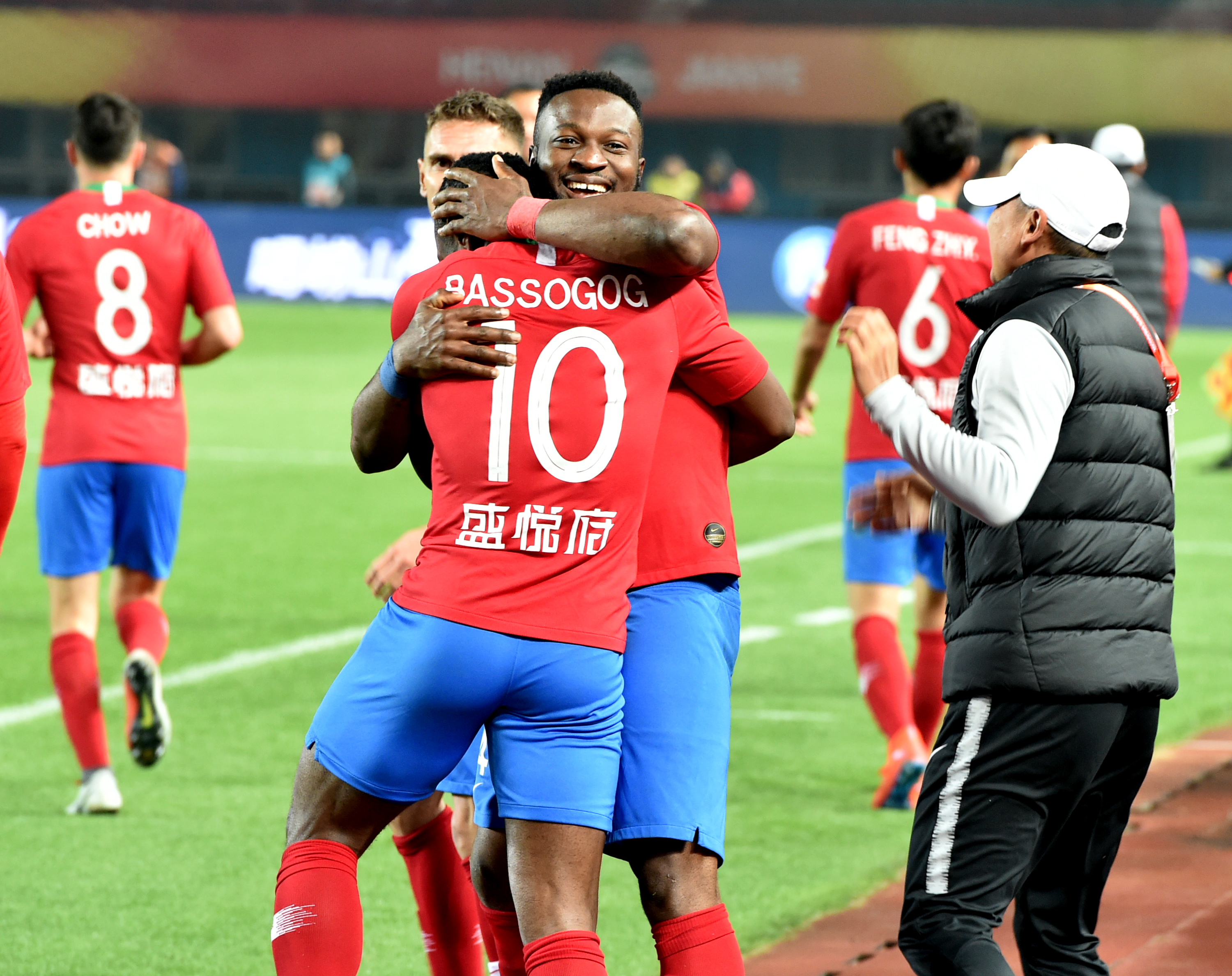 伦纳德：我们得把正确的阵容放到场上，我们需要更多的天赋（伦纳德：该把最合适的阵容摆上场，球队仍需补强天赋）