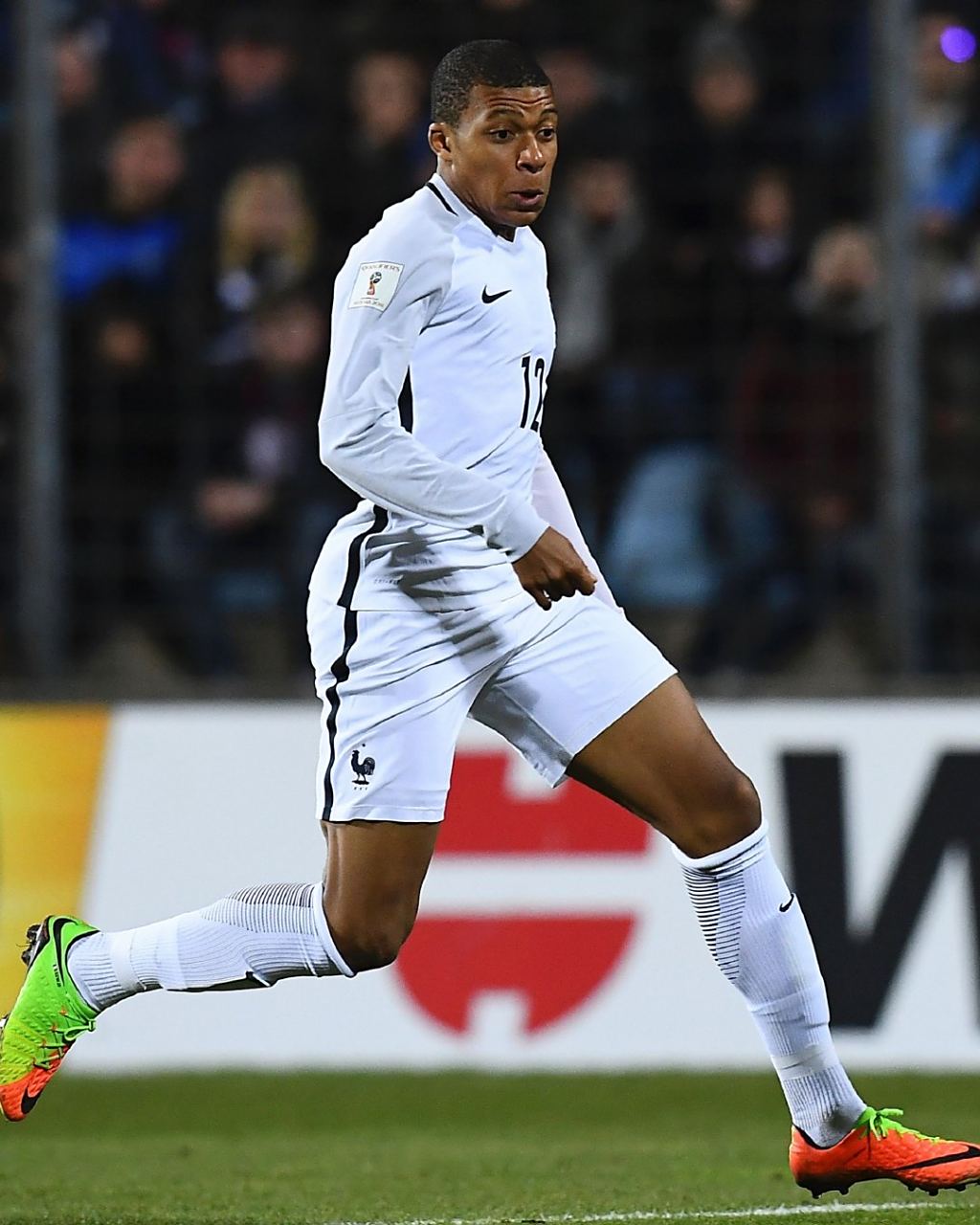 奥尔莫谈俱乐部与西足协争议：没感受到，巴萨总是备受关注（奥尔莫谈俱乐部与西足协风波：称未察觉争议，巴萨始终是焦点）